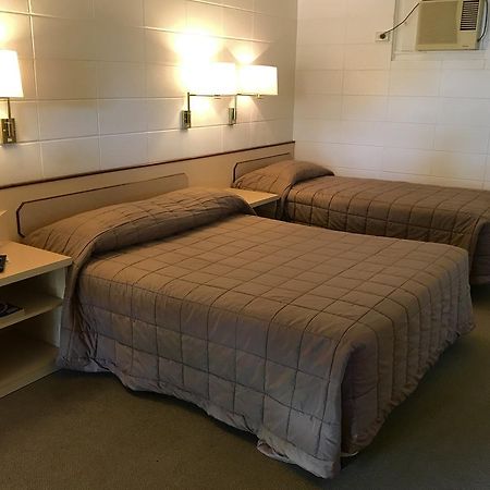 Cairns Motor Inn Экстерьер фото